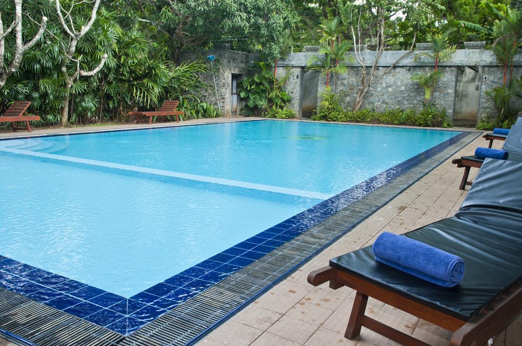 Hotel Sunflower Kataragama Exterior photo