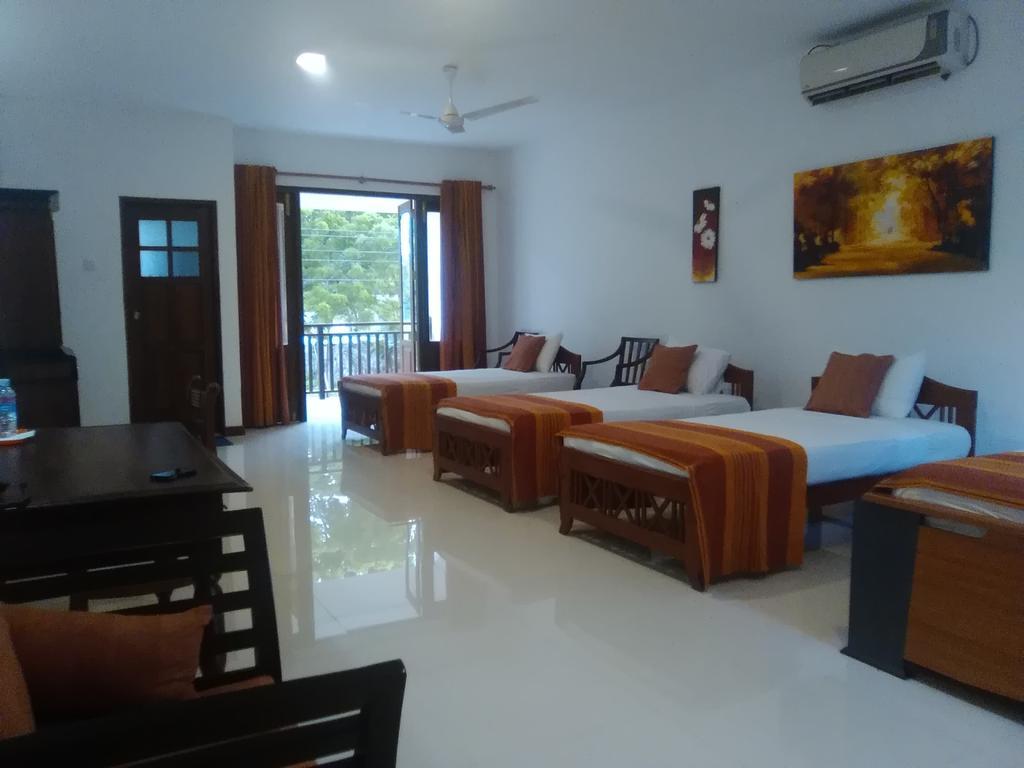 Hotel Sunflower Kataragama Exterior photo