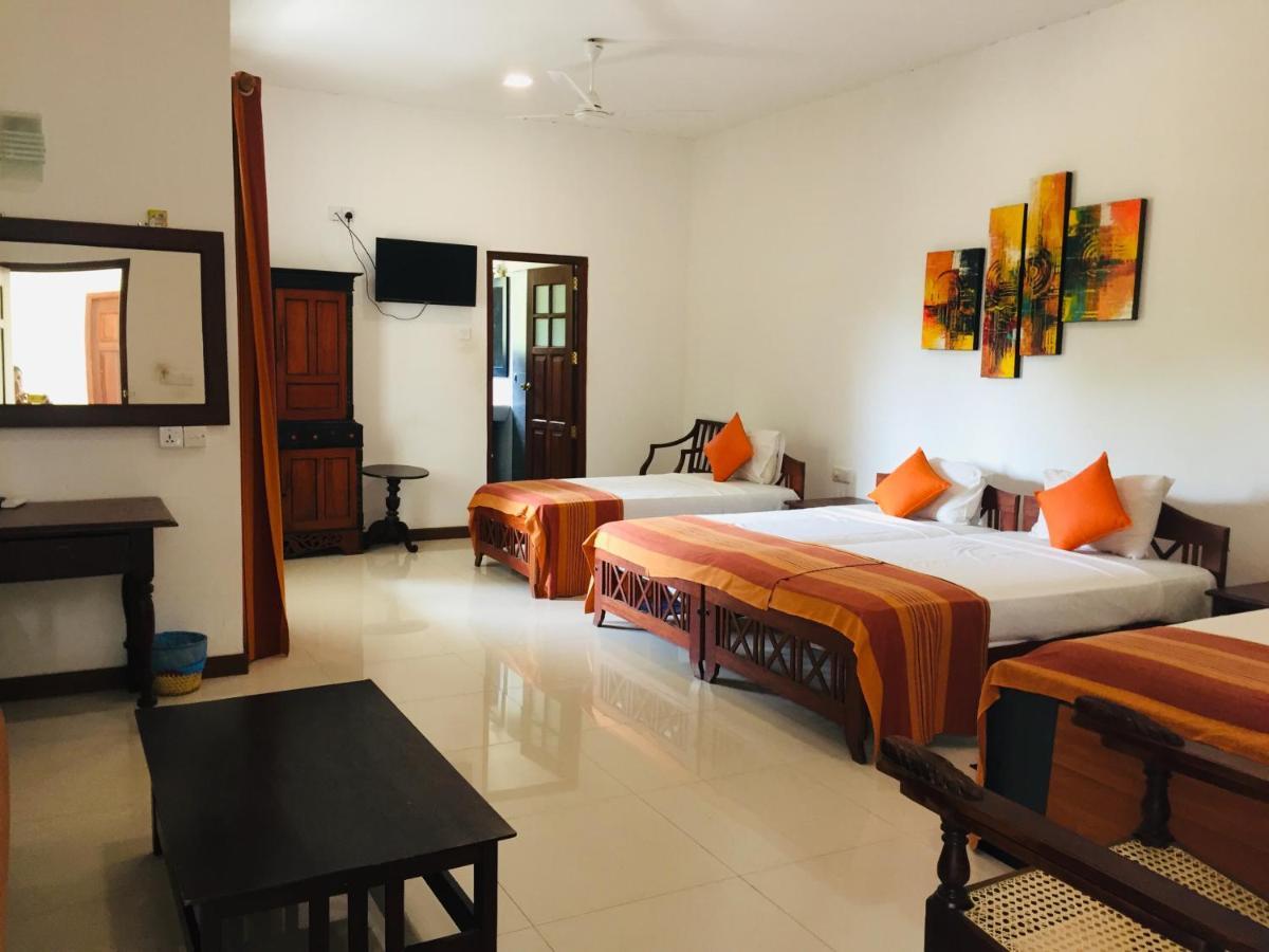 Hotel Sunflower Kataragama Exterior photo